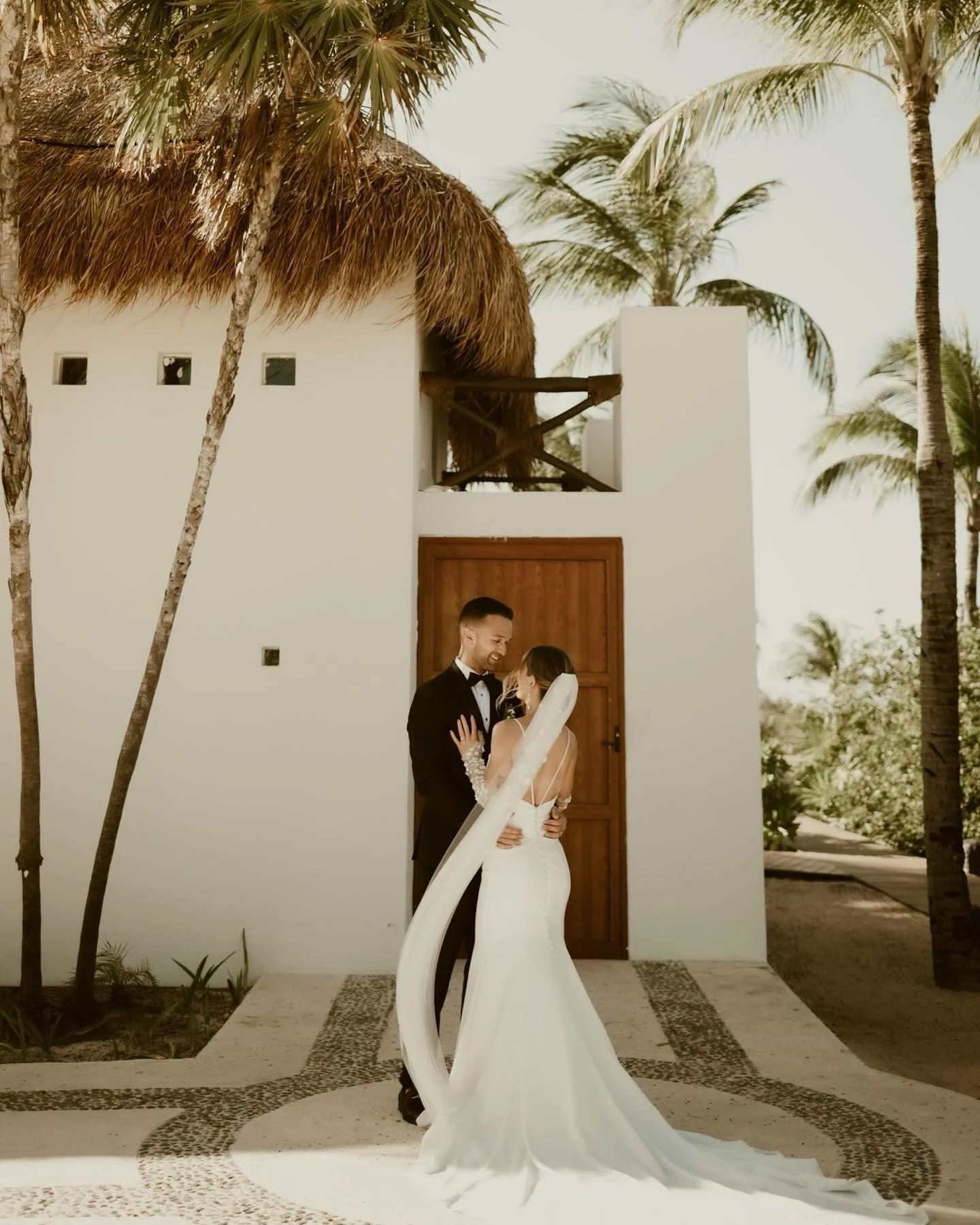 Hibernation mode is officially over, and wedding season has started already. 🔥 

Everything about this Cancun wedding was absolutely stunning. The people, the beaches, the resort, the atmosphere of the party.. ahh, amazing! Thank you so much J+K for