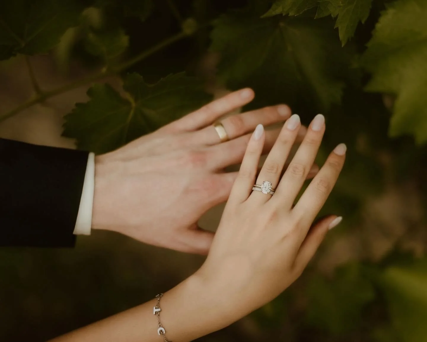 It was so soo lovely to celebrate with these two! &hearts;️ Running and giggling as we ran through the endless rows of lush vines was my absolute best! There&rsquo;s truly no better way to end a wedding day than a playful little golden hour moment. 
