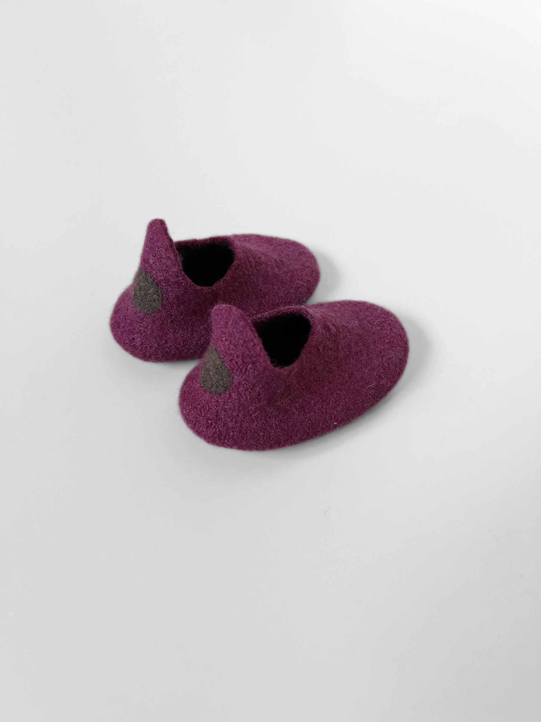 Boiled wool slippers for babies and children. Handmade with a soft leather sole.