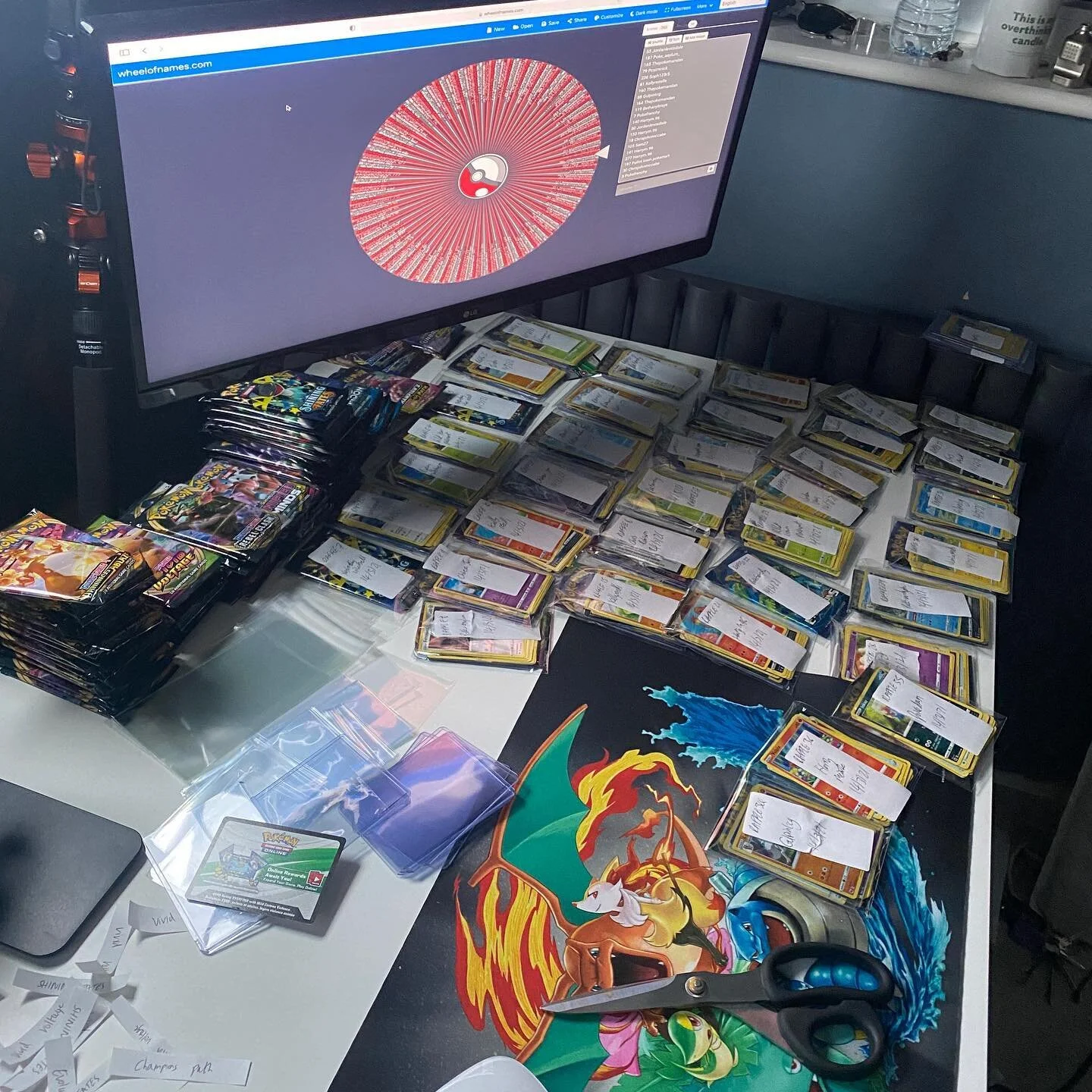 Well that boys and girls was an absolute madness! 🔥 🔥 🔥 
.
3 hour live stream - 37 packs opened which had a little bit of everything. 🤩 
.
A grown chubby man wearing pikachu makeup - random guest appearances from @chinesejonofficial &amp; @thepok