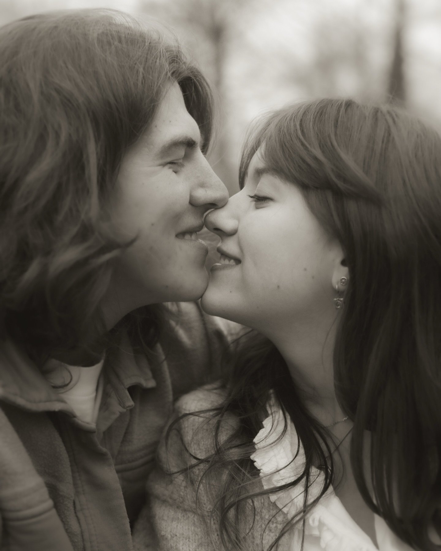 things i love: love.
connection. 
playing. 
daydreaming. 

and 
and 
and 
. . . 

Grassroots Collective Megan Springer
Columbus Ohio Couples Photographer