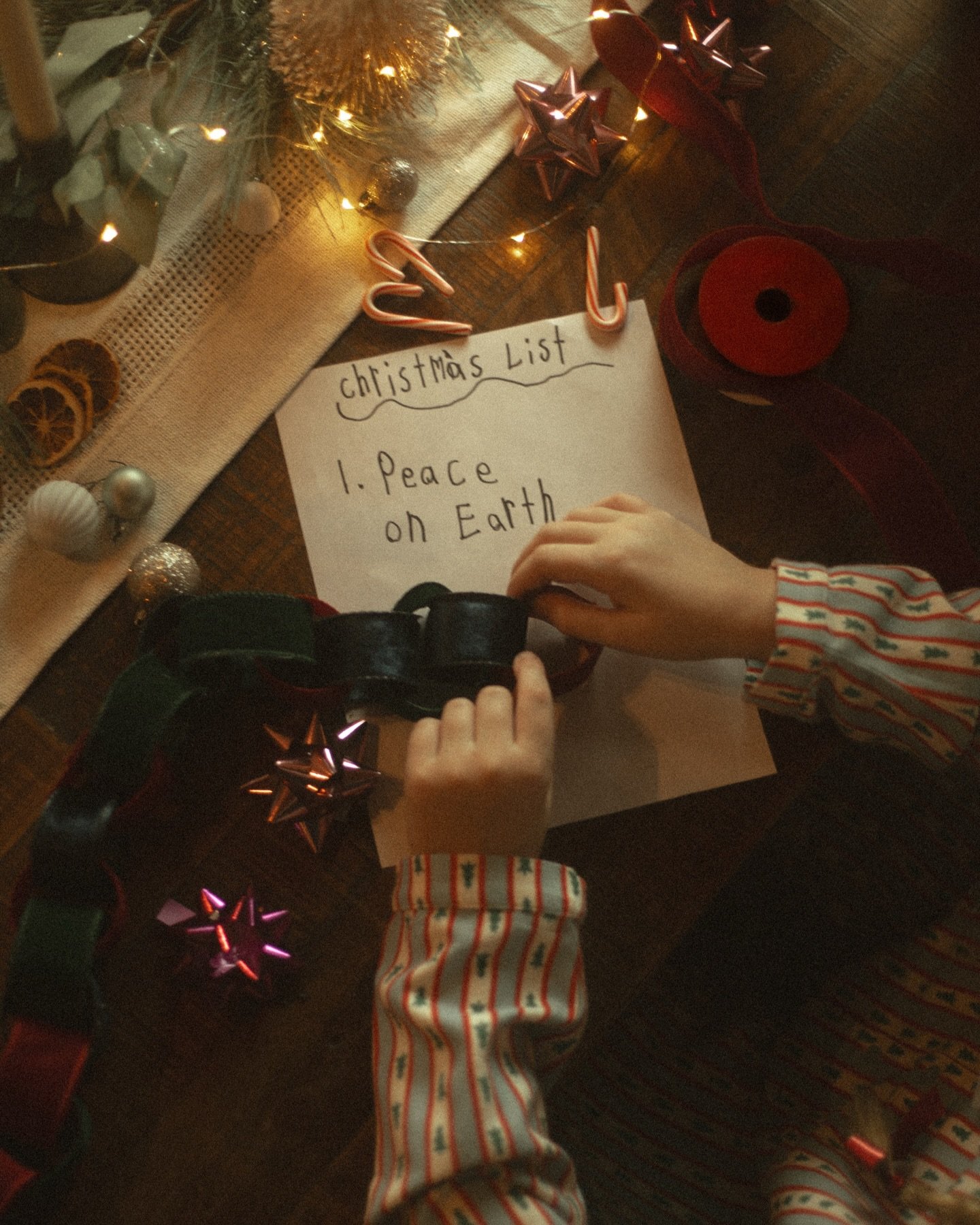 we have been decking the halls (and the chickens), trimming the trees and definitely lingering in heart-soaked moments of holiday cheer. feeling abundantly merry. hoping all of you have had a warm holiday season and are burrowing into the solstice co