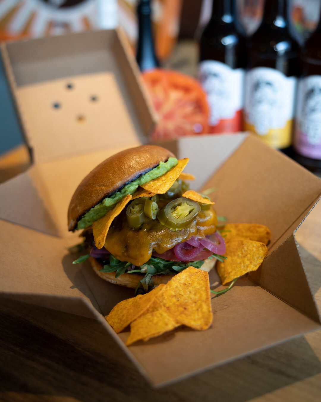 Ein absoluter Klassiker aus unserer K&uuml;che 😁☝️

Die Zauberw&ouml;rter f&uuml;r dieses Wochenende sind: Rebell B Burger 🍔 Knusprige Nachos, geschmolzener K&auml;se, eingelegte Jalape&ntilde;os und noch so viel mehr! 🤤

Wir liefern ihn dir sogar