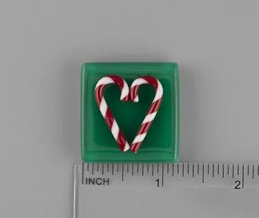 Beau Verre Art Candy Cane Heart Fused Glass Needle Minder