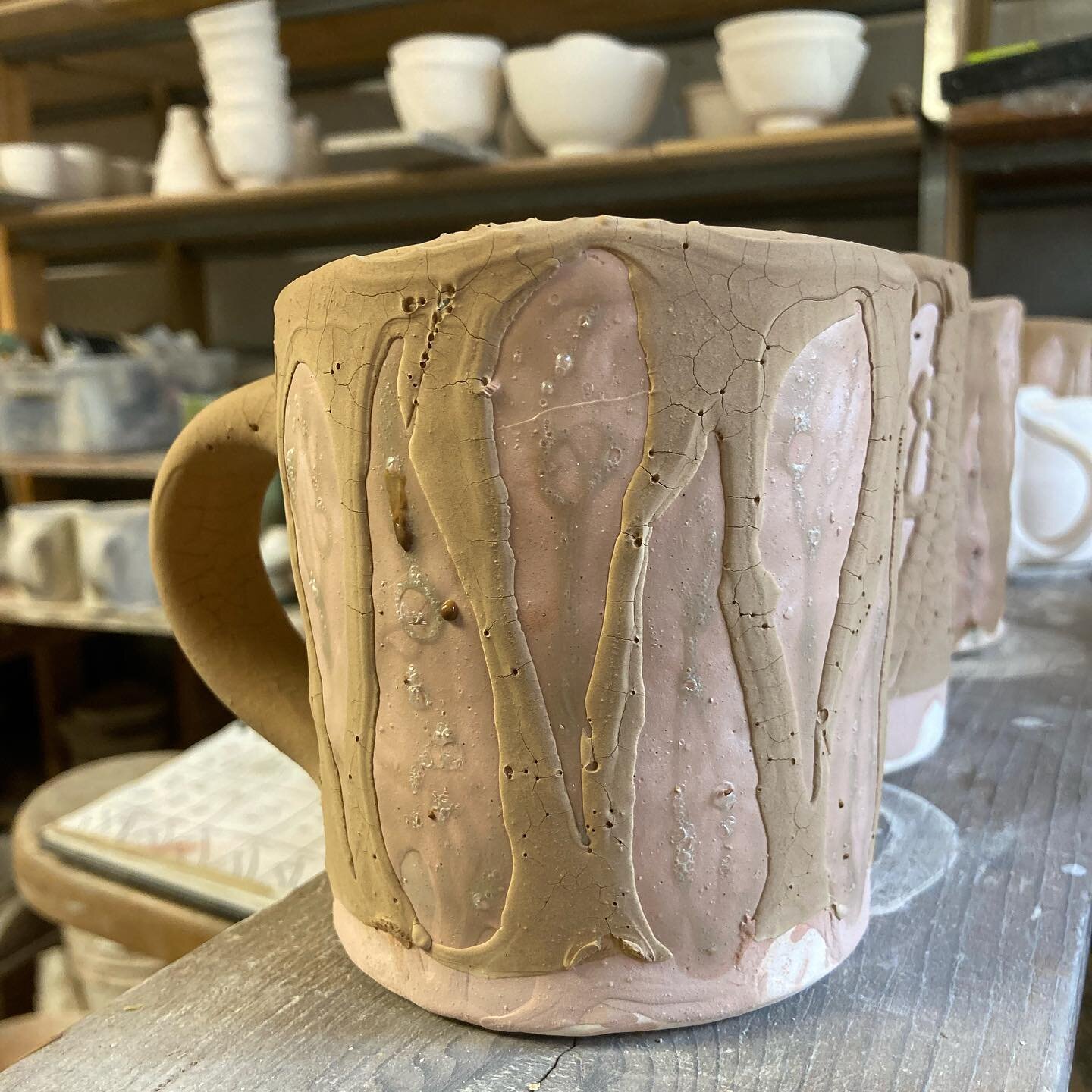 Glazing glazing glazing&hellip;🖌 

#pottery #ceramics #clay #mug #coffeemug #waxresist #studiopottery #wip #functionalpottery
