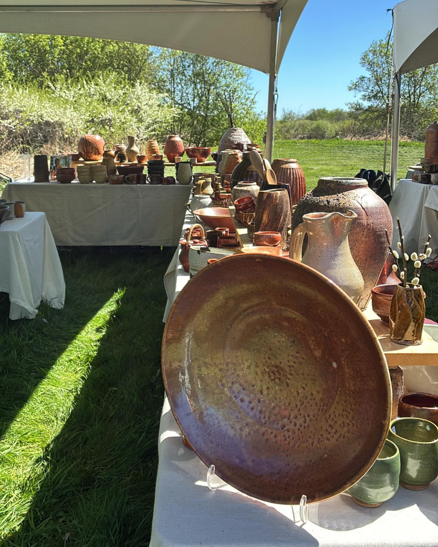 The St. Croix Valley Pottery Tour starts tomorrow at 10am and runs all weekend! Hope to see you this weekend, the weather looks fine! ☀️ 

Open Fri/Sat 10-6, Sun 10-5

@oestreich_jeff 
@jayjohnsonceramics 
@beckpots 
@ernestmillerceramics 
@devriespo