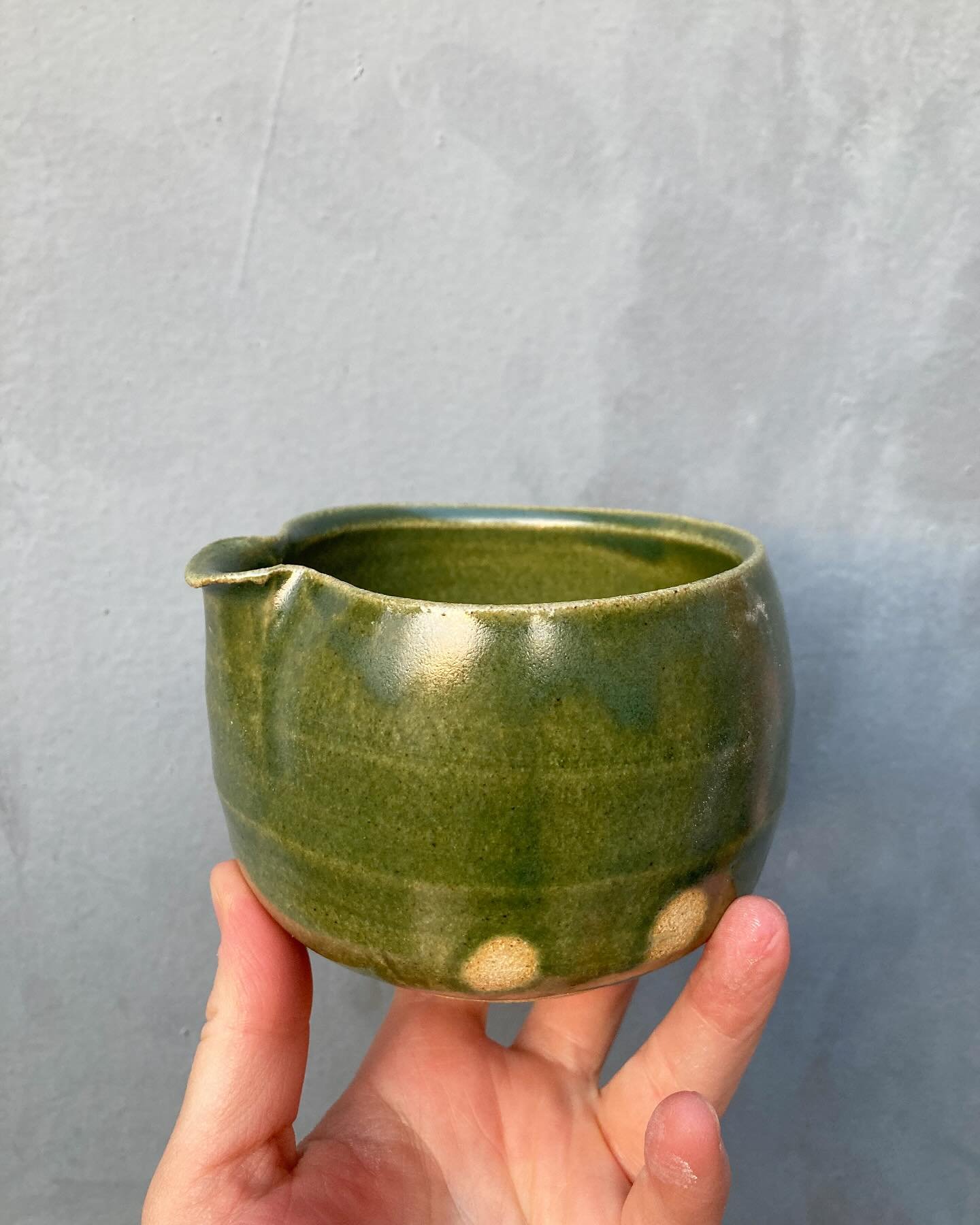 Matcha bowl. Who drinks matcha out there!? I&rsquo;d love to hear how you drink it! ⬇️👇🏻🍵 

#pottery #cone6oxidation #cone6 #functionalpottery #art #ceramicart #potter #handmadepottery #craft #craftartist #design #homedecor #handcrafted #functiona