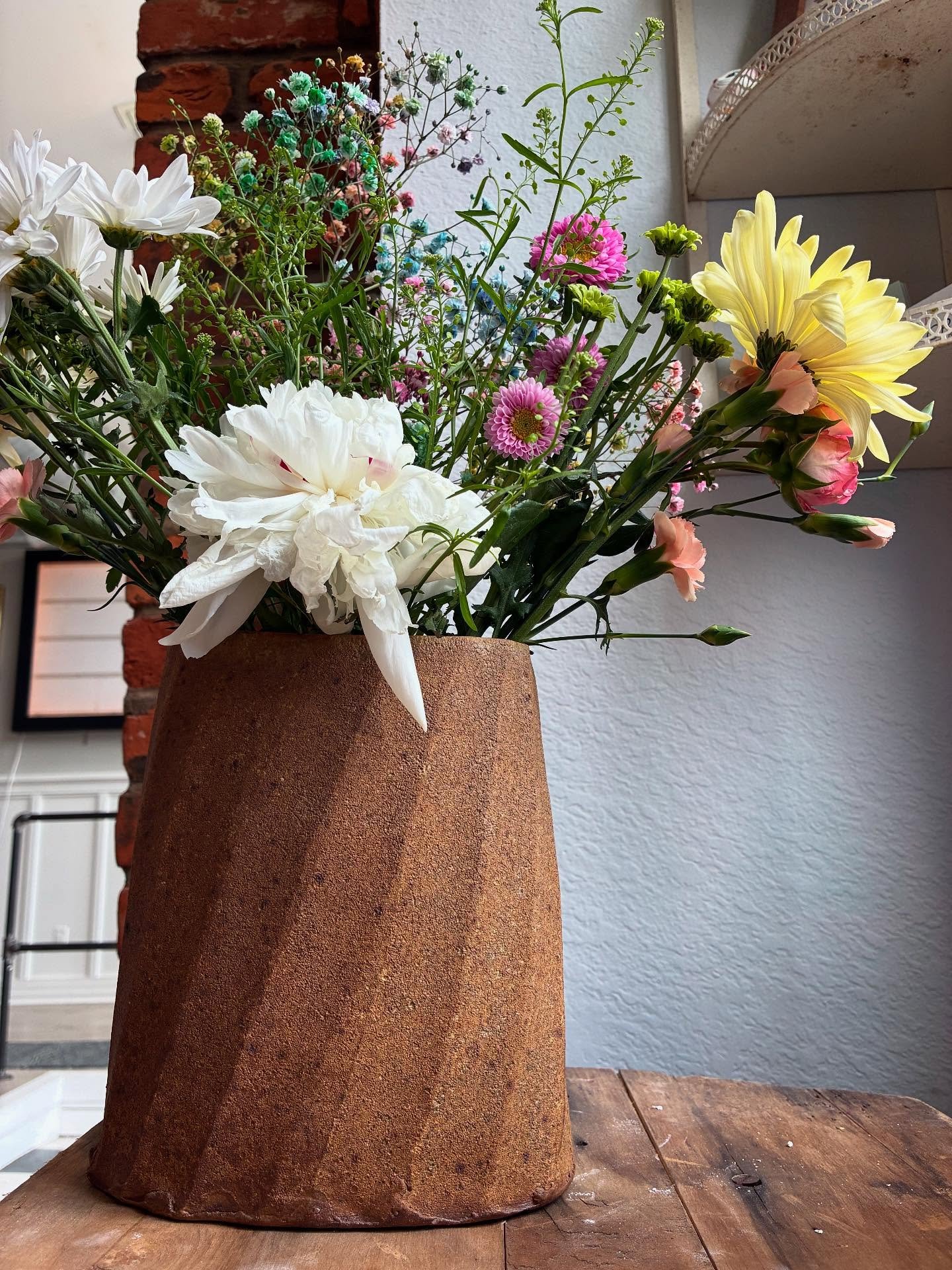 Vase.

#pottery #woodfired #woodfiredpottery #functionalpottery #art #ceramicart #potter #handmadepottery #craft #craftartist #design #homedecor #handcrafted #functionalart #studiopottery #handcrafted #interiordesign #studioceramics #ceramics #artstu