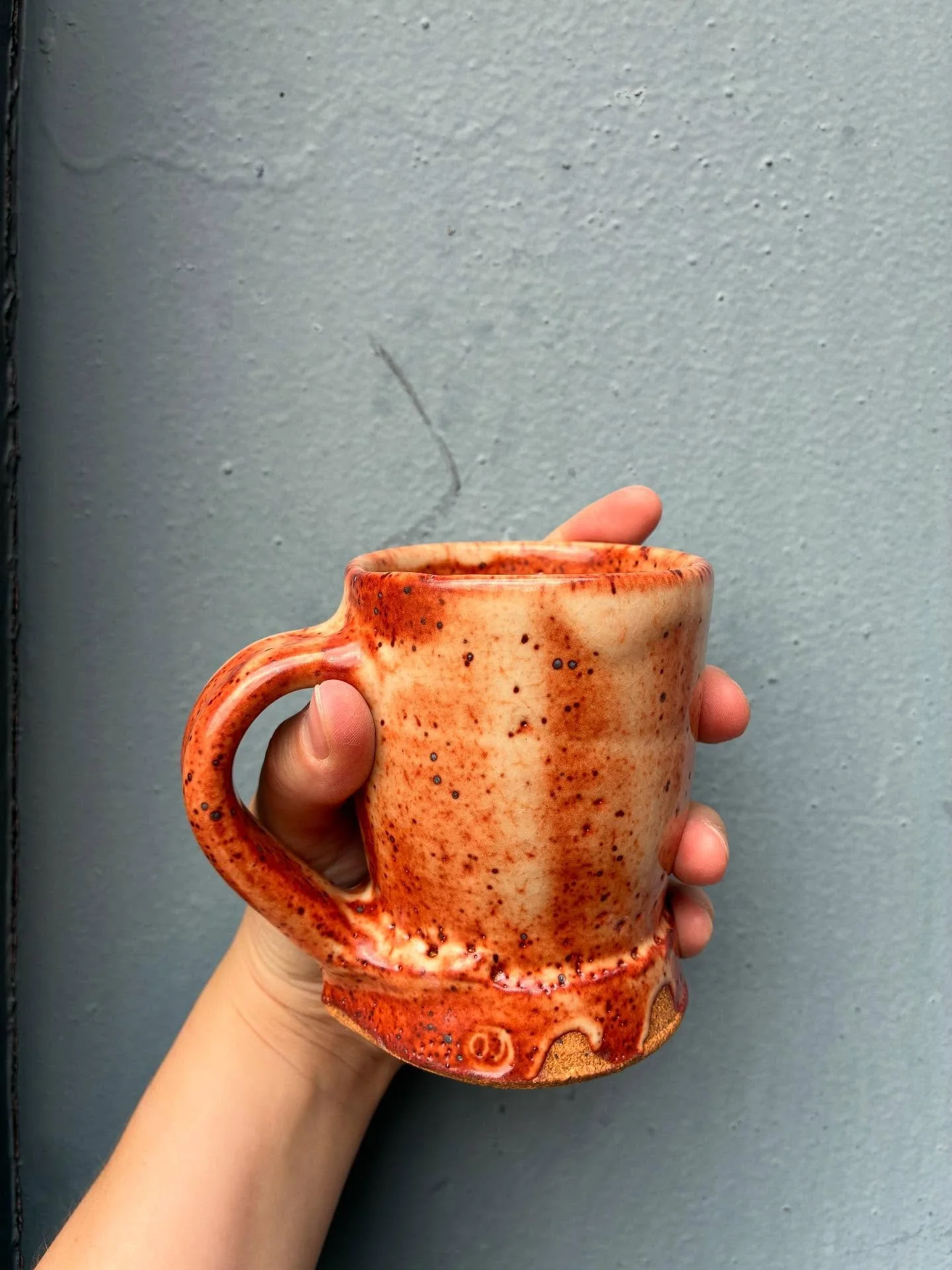 Shino mug.

#mug #coffeemug #shino #studiopottery #pottery