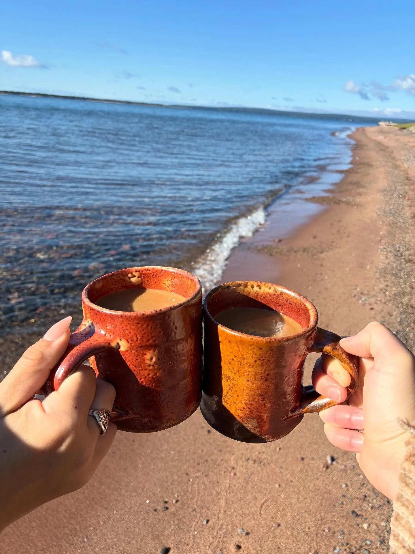Mugs on the big lake! 

Catch my work and more wood fired mugs like these at Guillermo Cuellar&rsquo;s home &amp; studio next weekend, September 19-21. Looking forward to seeing you soon!

@guillermopottery
@alanacuellar 
@peterpaulpottery 
@milleria