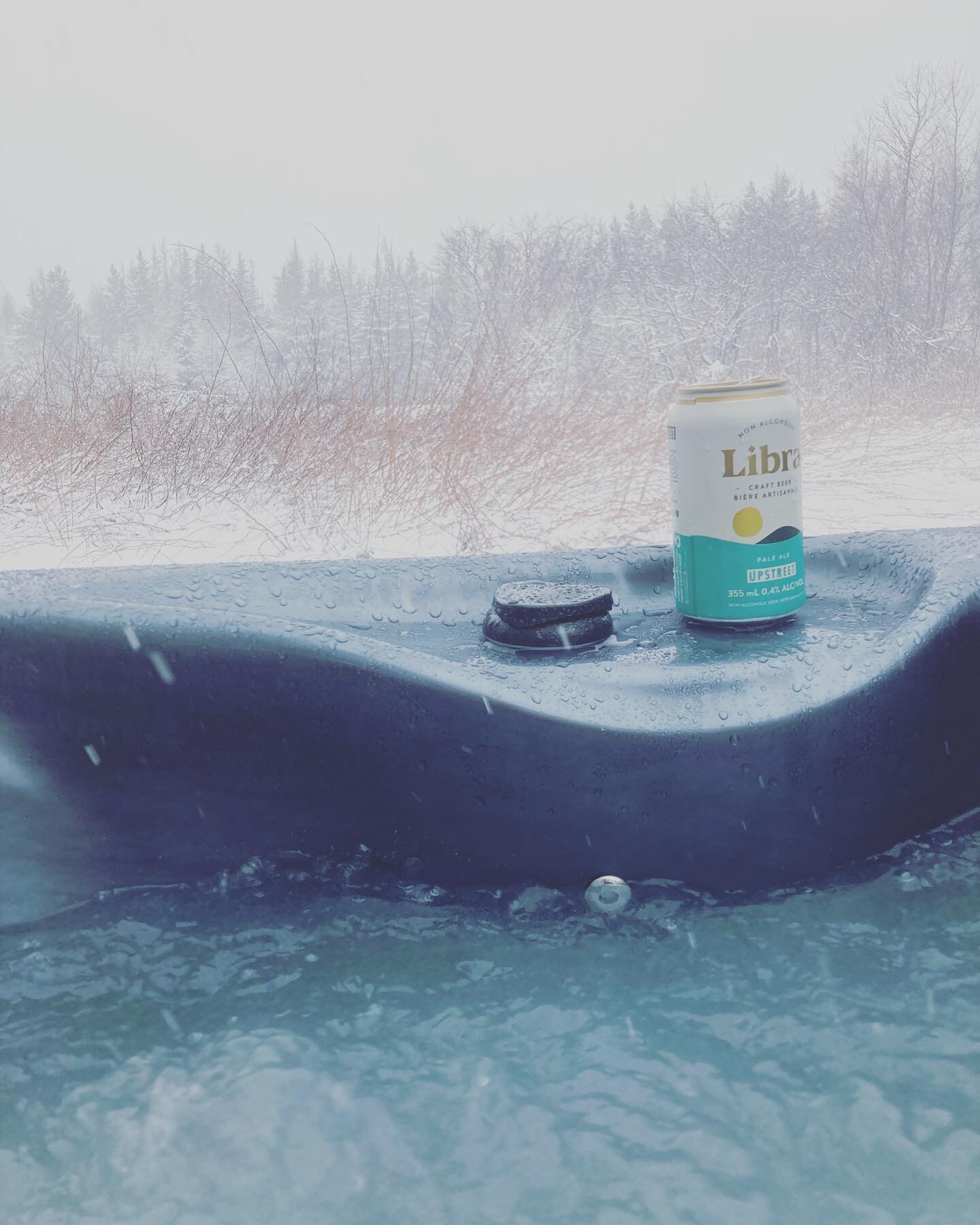 The perfect model for a hottub snow day 🥶😶&zwj;🌫️😎❄️ @drinklibra #supportlocal