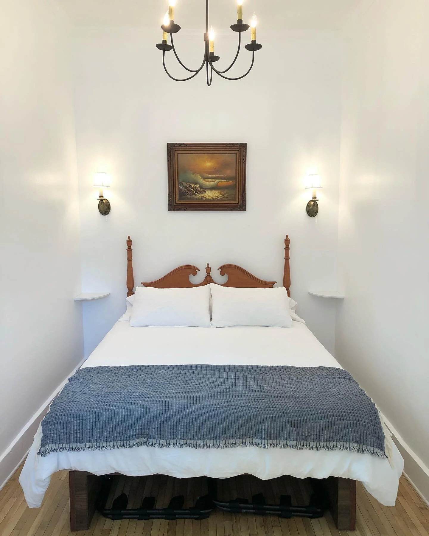Cozy bed on top, storage underneath👌🏻 #1865inn