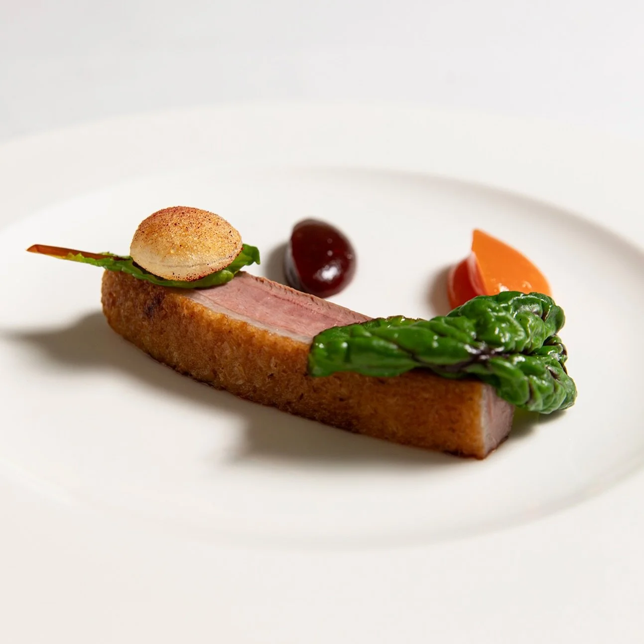 Plated with intent.

📷 for @knockinaamlodgehotel 🍭 

#foodphotographer #lollimakingfoodpop #lolliography #restaurantphotography #commercialfoodphotography