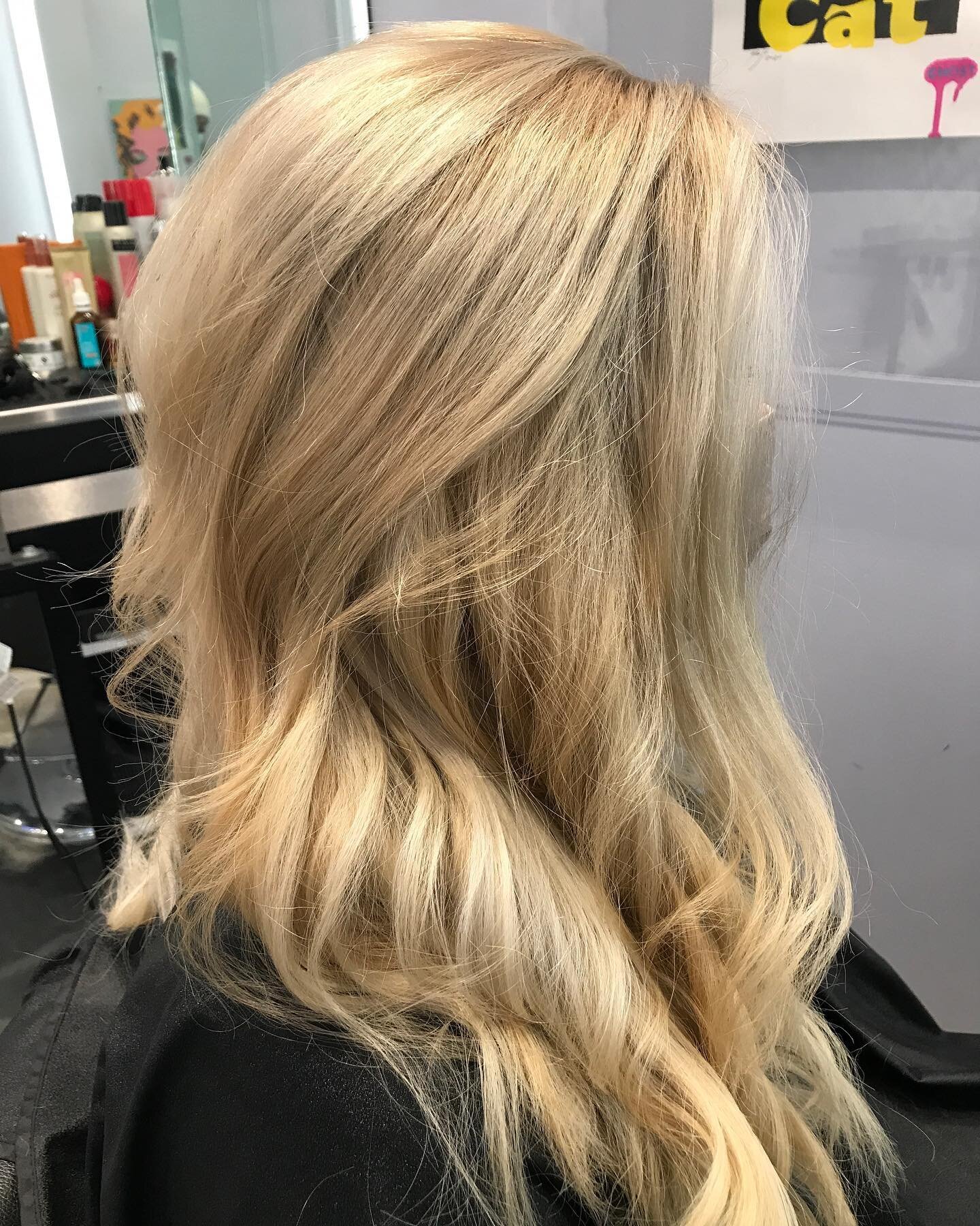 Created this blonde using only a free hand balayage technique. Thank you for trusting me with your first color experience! 
Swipe to third photo for what we started with

#donziebeldenhair @bauhaussalonslc #slchairstylist #slcbalayagespecialist