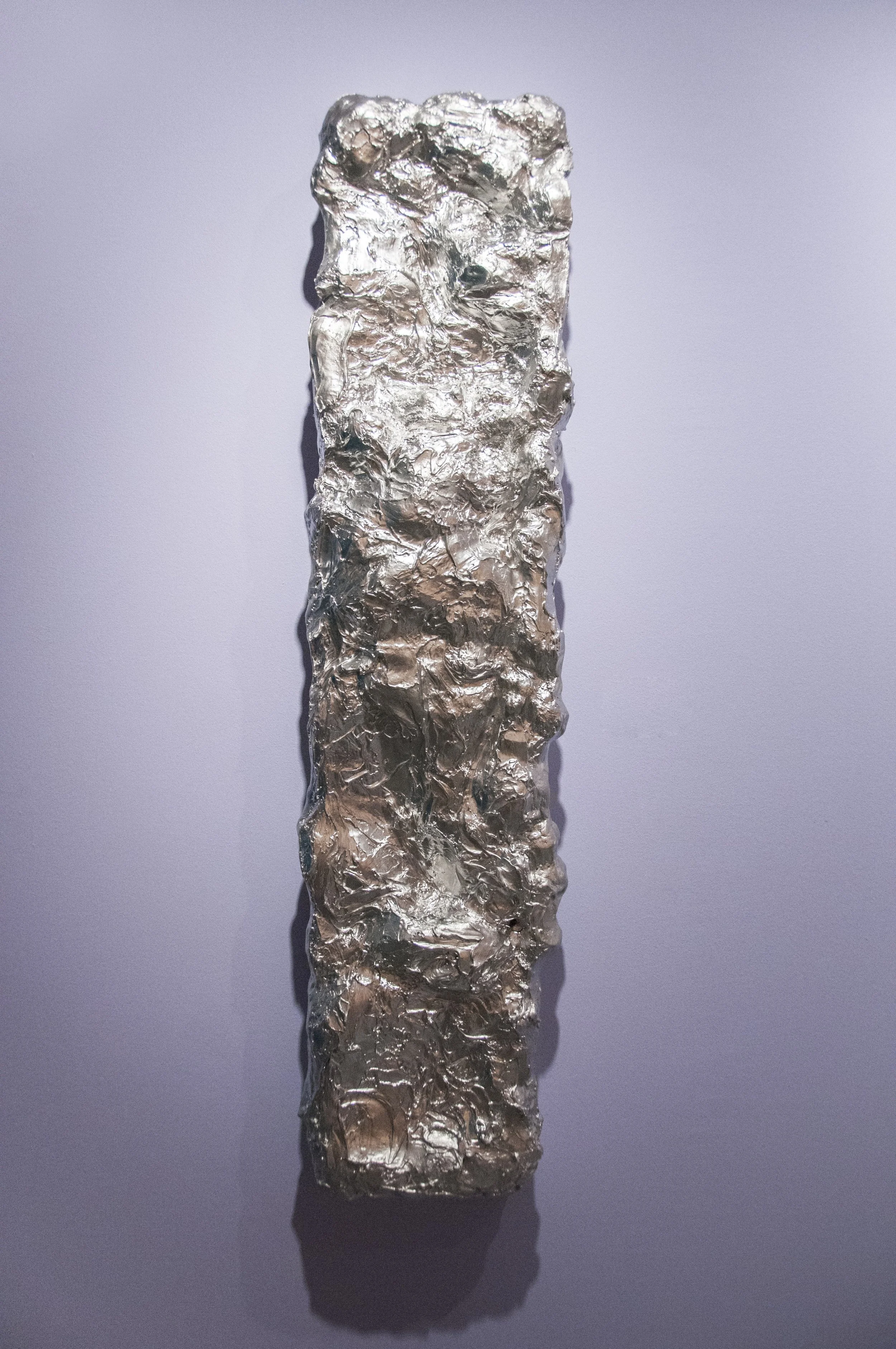 Unwavering, 2019.
Stopping compound, cheesecloth, polyurethane, fibreglass, polyvinyl acetate adhesive and acid free chrome spray paint on plywood panel
120 x 27 cm