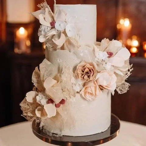 FR
Choisir Émotions Gâteaux, c'est: 
1) Ingrédients et recettes
Chaque recette est le fruit d’une recherche minutieuse et de nombreux essais. Sophistiquées et souvent inspirées d’infusions, de fruits et