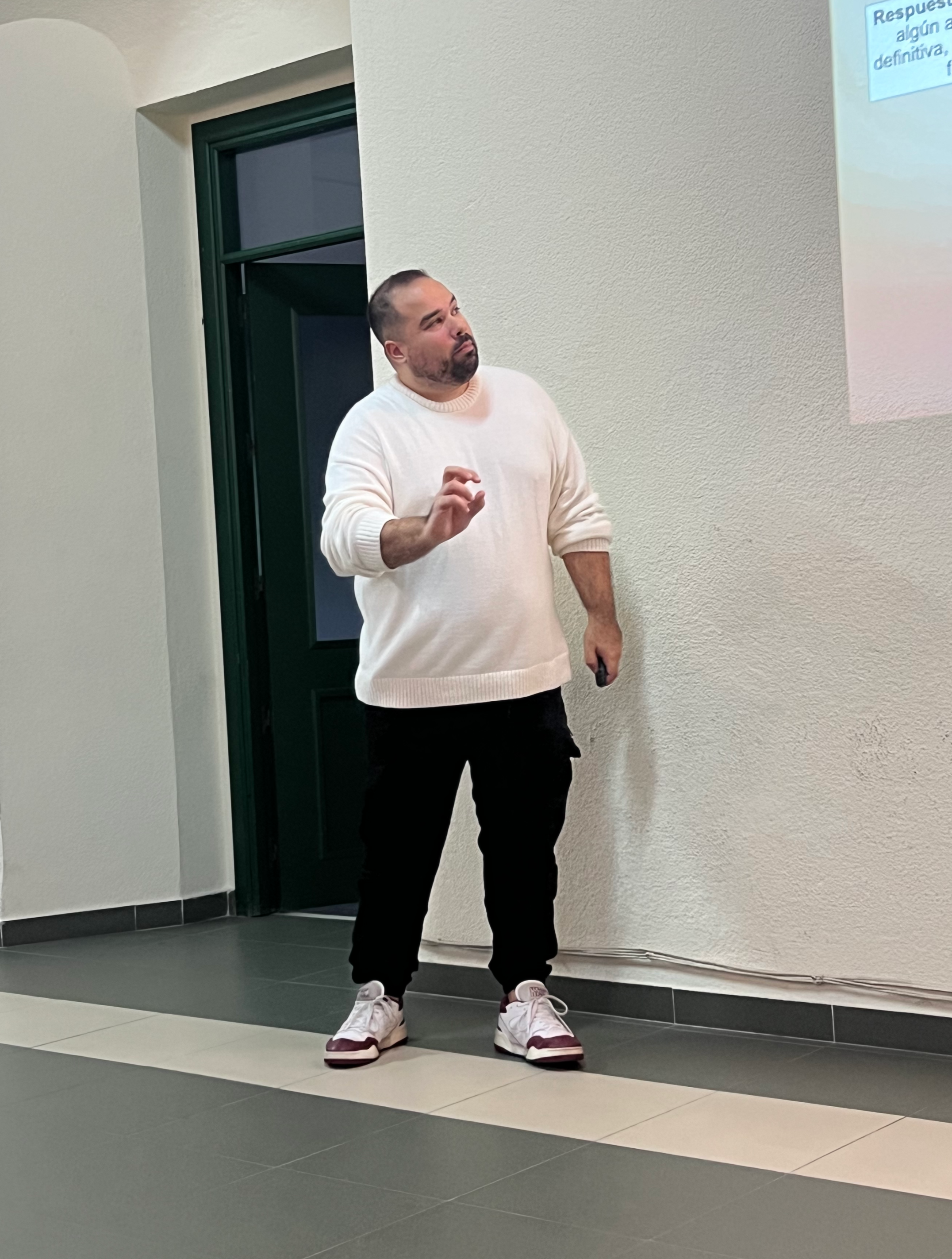 Experiencia terapéutica guiada por Javier Sánchez Gil, psicólogo en Málaga, en un entorno de crecimiento personal