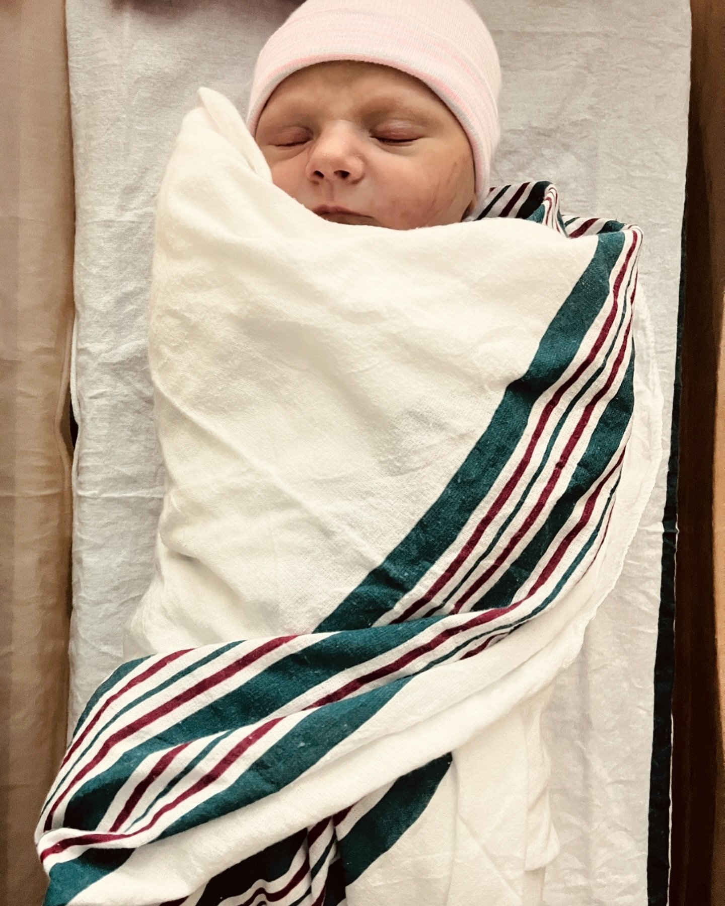 There&rsquo;s someone I&rsquo;d like you to meet 🥰
Austin Bolch made his way into the world exactly on time last month (I&rsquo;m clearly in a newborn fog over here 😅). We are smitten with our sweet, tall (‼️), wide-eyed, April boy.💙