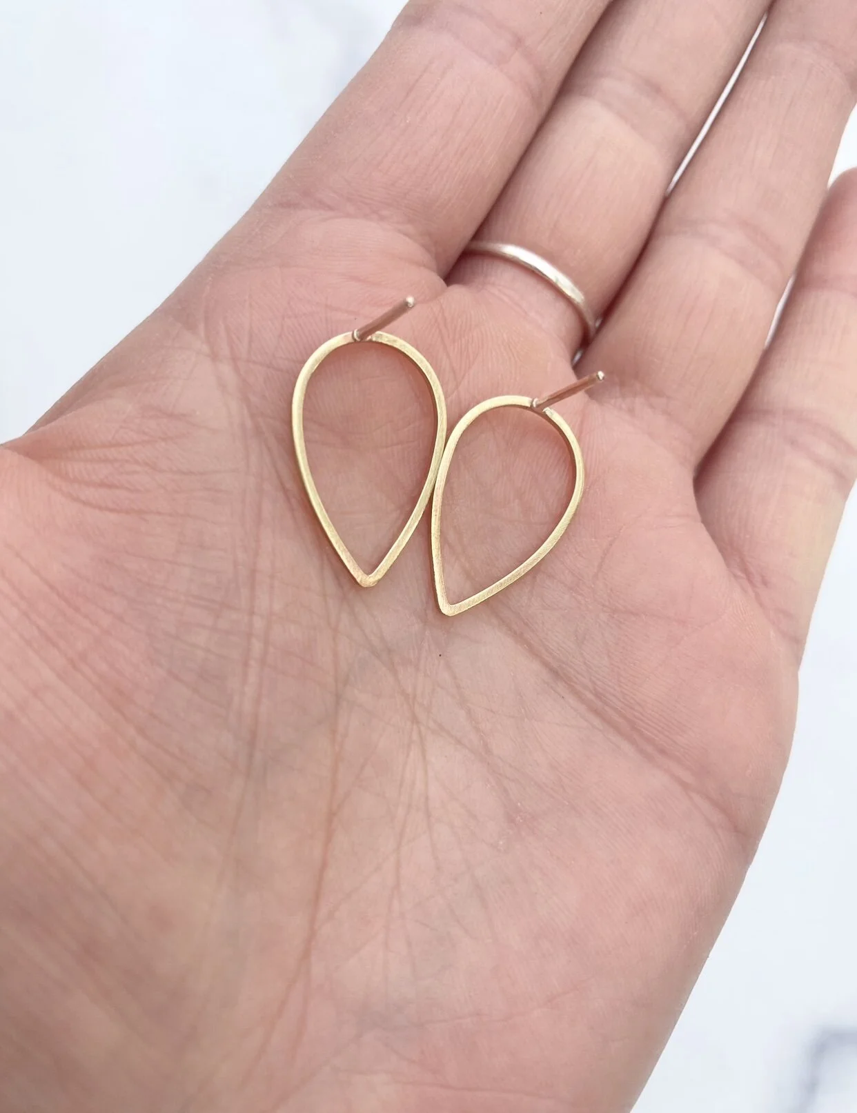 E8AEA9D1-F68B-443B-8157-EBA1272ACBFA