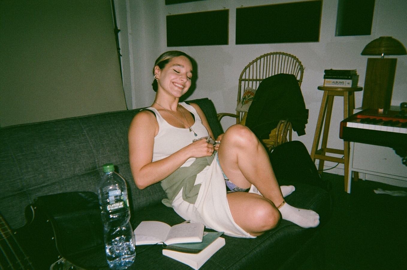 Nothing would be possible without real and solid mates. Friends that lift you and encourage you. Sit and write with you, then cook and host you, then help you look for grants when moneys tight. This goddess @lauraroymusic helped me a lot this year an