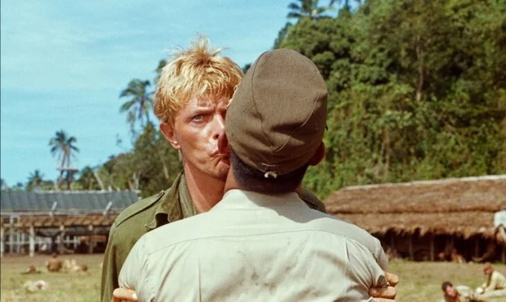 Ciclo DAVID BOWIE: METAMORFOSE E VERTIGEM (Curadoria de Alexandre Braga) “MERRY CHRISTMAS, MR. LAWRENCE” 1983 | M/16 | 2h03’ [UK / JP / NZ] De Nagisa Oshima