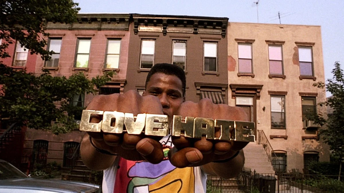 Ciclo LUZES NA CAVERNA X [LIGHTS IN THE CAVE X Cinema Screenings](Curadoria de Alexandre Braga) ”A imagem como mediador de poder e conflito.”“DO THE RIGHT THING” 1989 | M/12 | 2h [US] De Spike Lee