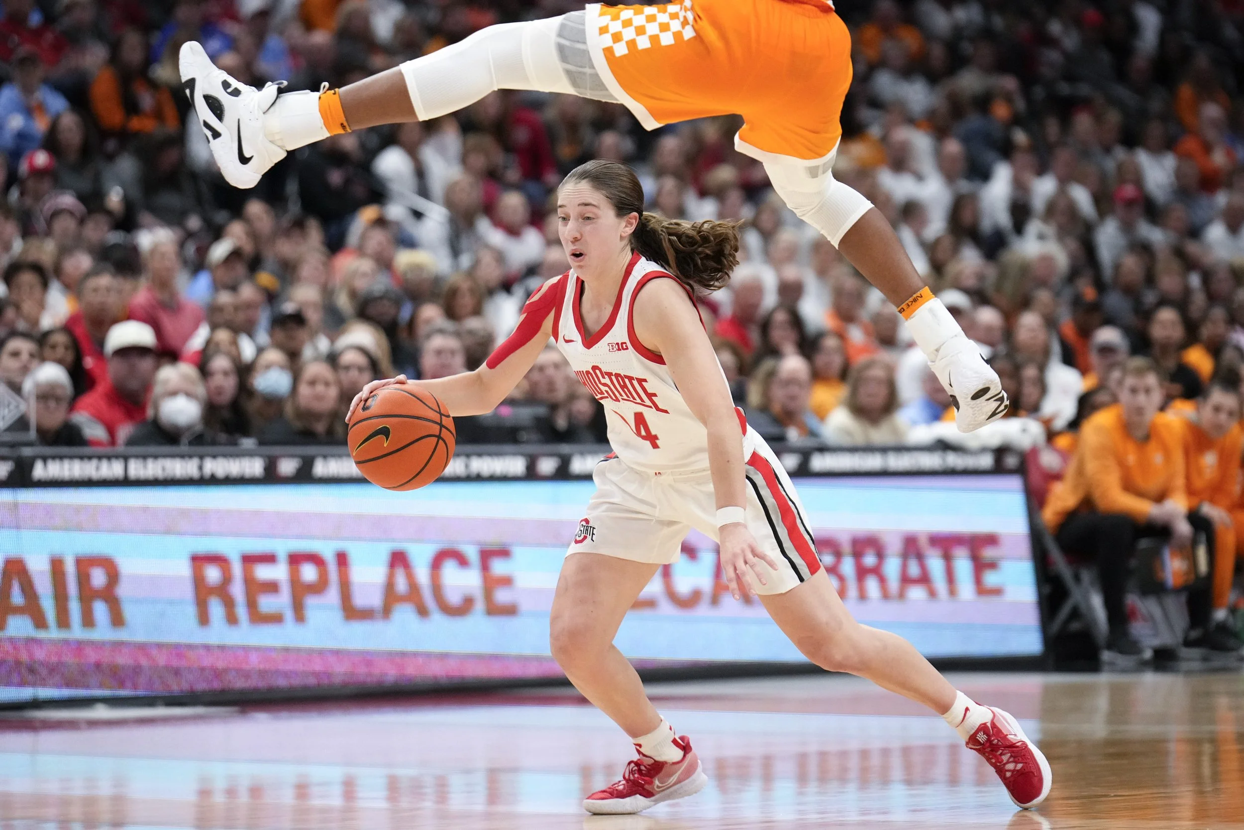  Nov 8, 2022; Columbus, OH, USA; Tennessee Lady Vols guard Jordan Horston (25) attempts to block Ohio State Buckeyes guard Taylor Mikesell (24) during the second half of the NCAA Division I women’s basketball game at Value City Arena. 