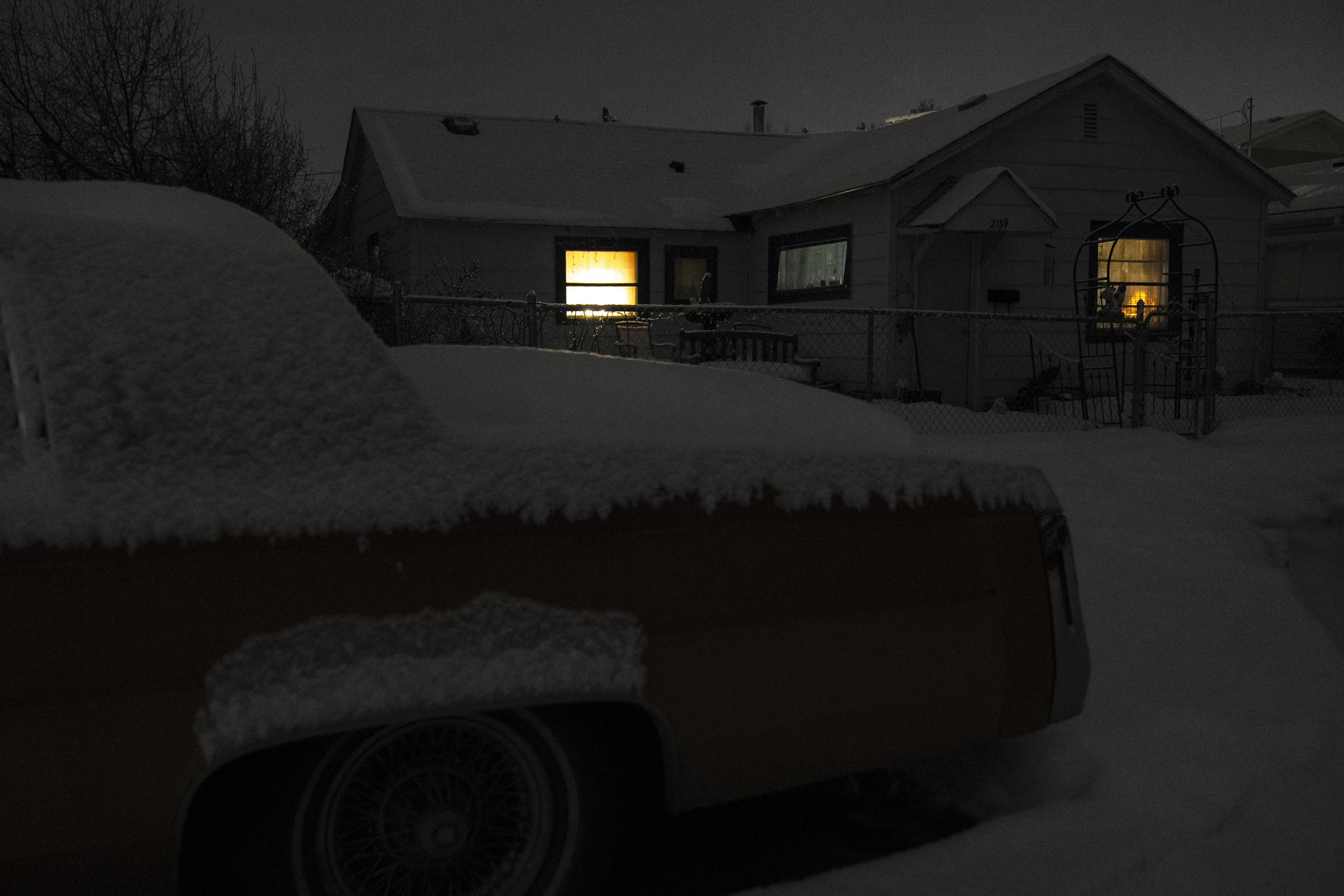  The warmth from the Roberts’ house illuminates a cold winter morning. While Wayne was at work, on April 6, Lynne wandered out of the house wearing nothing but pajamas and socks. It was 28 degrees. Wayne saw her leave through the two-way camera he in