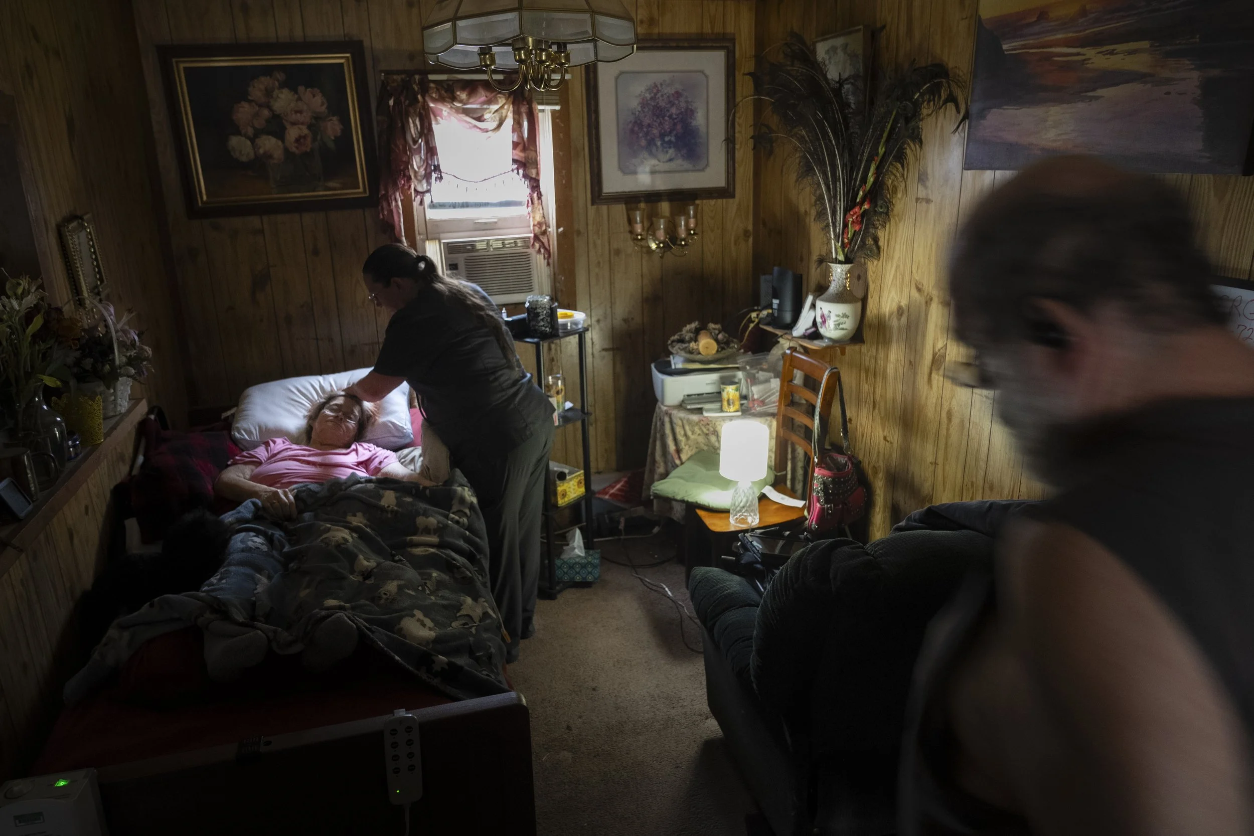  Hospice Nurse Tina Pfertsh lifts Lynne’s head while adjusting her pillow as Wayne comes to help. Lynne began hallucinating, and saying she wanted to go home. Wayne suspected she was talking about her old ranch in northwestern Montana. “I loved it,” 