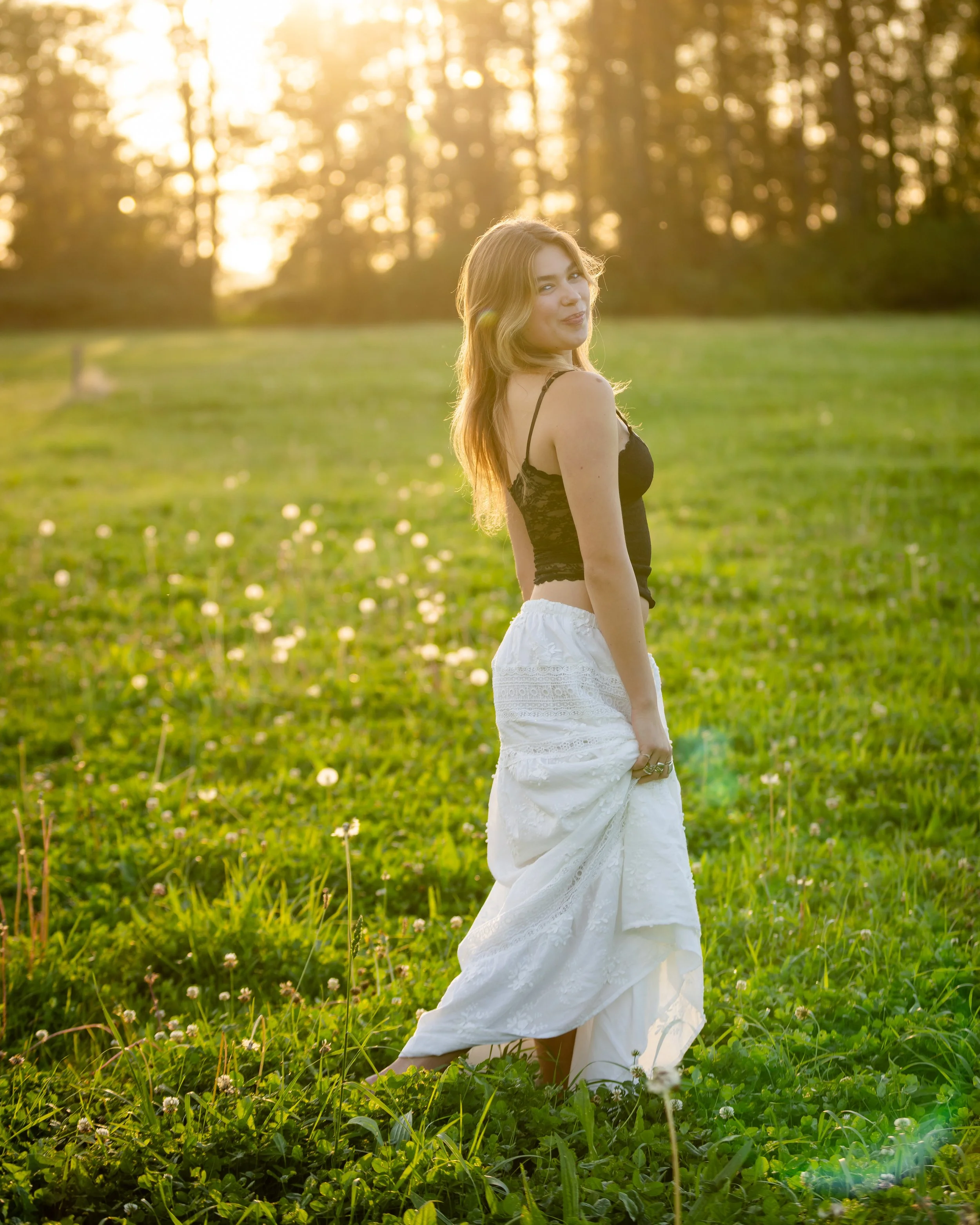 Senior portrait in golden hour at Hovander Park in Ferndale, Wa