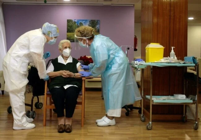 Tây Ban Nha ghi nhận những công dân từ chối tiêm vaccine COVID-19