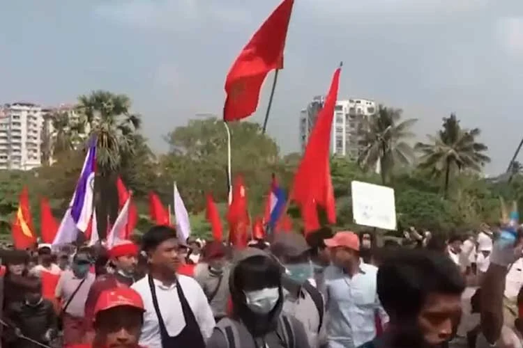 Trung Cộng đứng đằng sau cú đảo chính tại Miến Điện ?