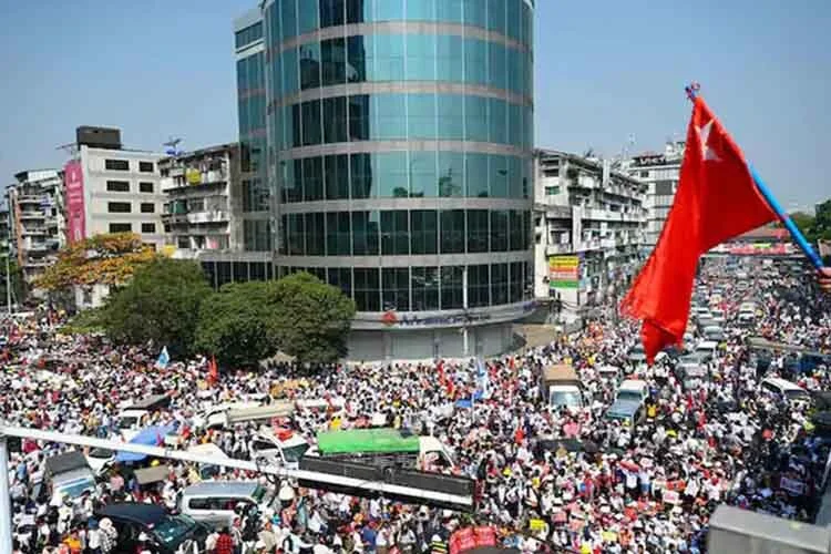 Miến Điện tê liệt vì tổng đình công phản đối đảo chính