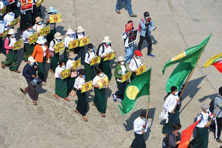 Hàng trăm nhà hoạt động Myanmar xuống đường biểu tình