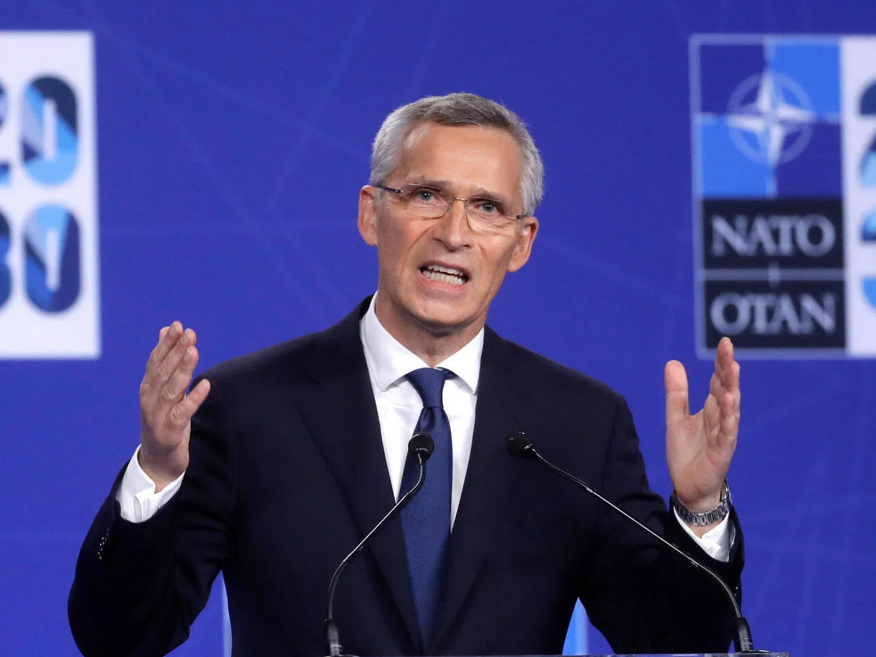 NATO vạch "lằn ranh đỏ" với Nga và siết chặt hàng ngũ chống Trung Cộng