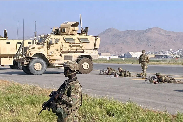 Afghanistan: Taliban bạo lực giải tán biểu tình ở Jalalabad, hàng ngàn người cố gắng tháo chạy khỏi Kabul