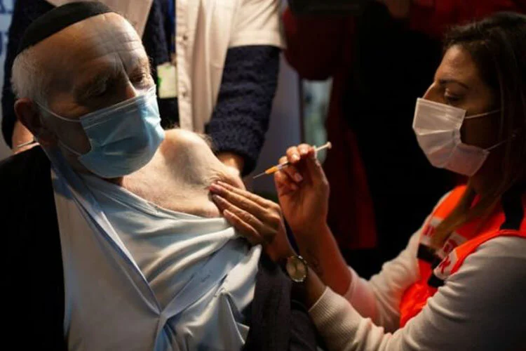 WHO đảo ngược tuyên bố về mũi tiêm vaccine Covid-19 thứ ba