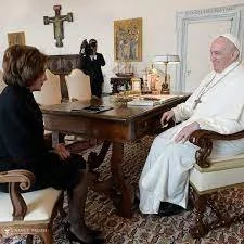 Chuyến nghỉ hè của Pelosi và Biden tại La Mã