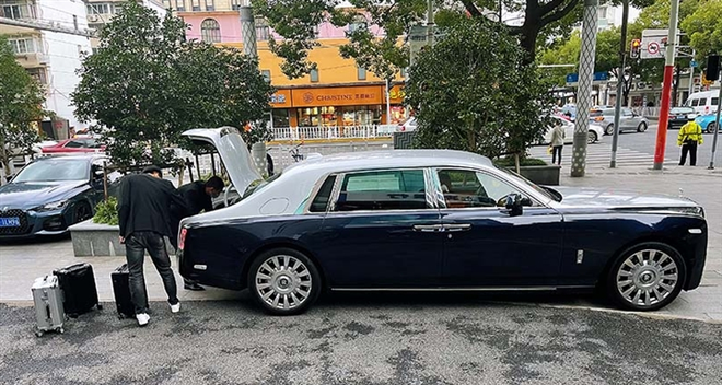Rút 3 vali tiền vì bất bình thái độ phục vụ của ngân hàng