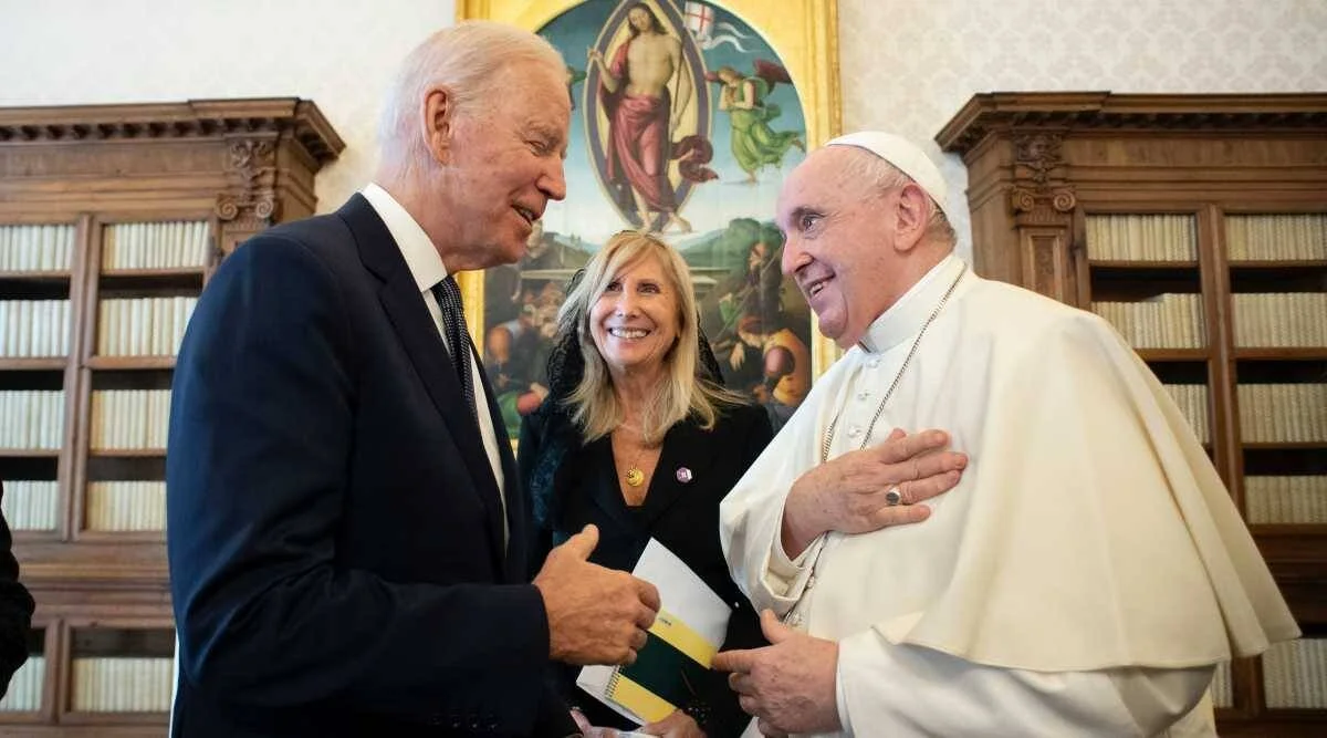NGỠ NGÀNG: Joe Biden nói rằng Đức Thánh Cha Phanxicô đã bảo ông ta hãy tiếp tục rước lễ