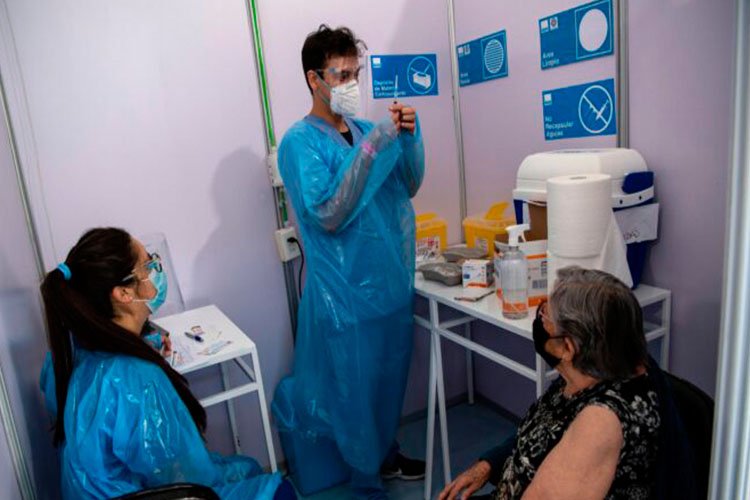 Chile bắt đầu chích liều vaccine thứ tư để ngăn ngừa virus Trung Cộng 