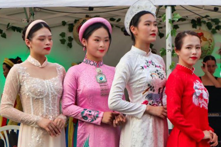 Áo dài, cổ phục Việt tung bay giữa Úc đón chào Tết Nhâm Dần