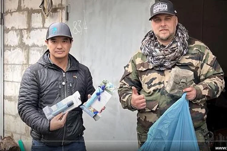Một người gốc Việt, cựu chiến binh TQLC Hoa Kỳ, vào Ukraine, lập hội từ thiện giúp người tị nạn Ukraine