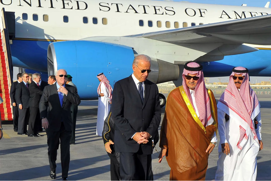 Chuyến công du tới Saudi Arabia của ông Biden có hạ nhiệt được giá dầu?