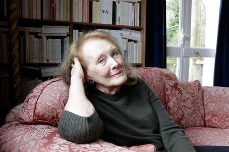 Giải Nobel Văn học được trao cho Annie Ernaux