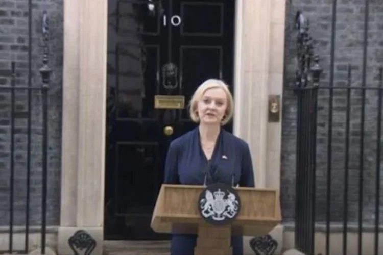 Thủ tướng Anh, bà Liz Truss 'từ chức sau 45 ngày tại vị', đồng bảng lên giá
