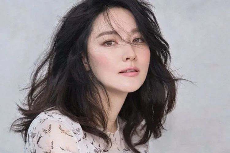 Hành động đẹp của Lee Young Ae giữa thảm kịch giẫm đạp ở Itaewon