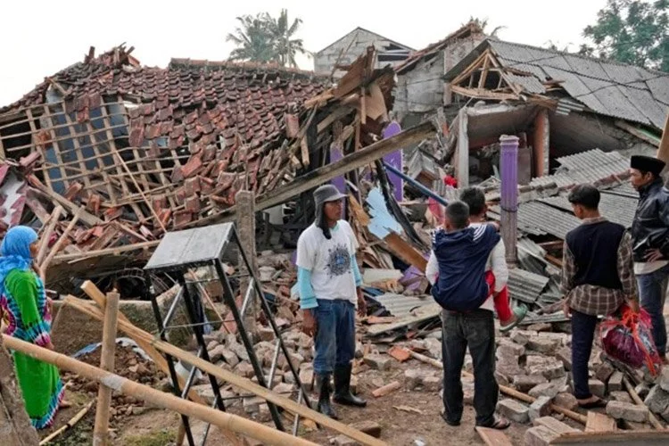 Động đất ở Indonesia giết chết ít nhất 268 người, gồm nhiều trẻ em đang ở trường 