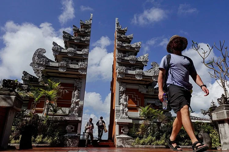 Luật mới của Indonesia cấm sống thử hay quan hệ tình dục trước hôn nhân có thể cản chân du khách