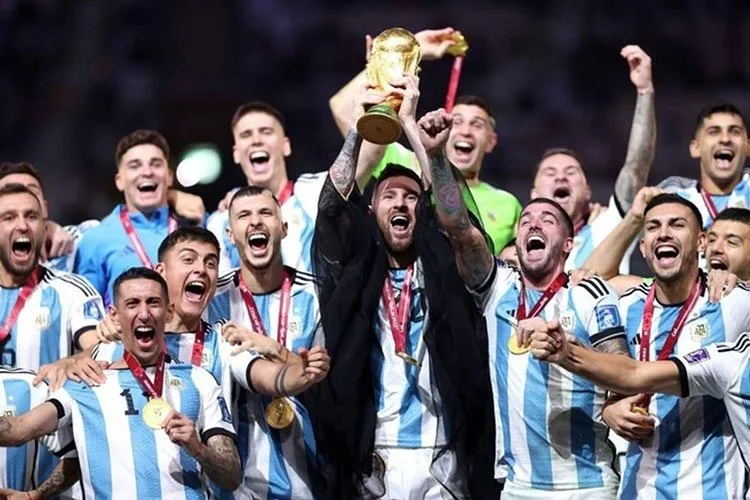 Gần 200.000 người ký đơn yêu cầu FIFA cho đá lại trận chung kết World Cup